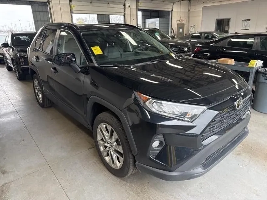 2021 Toyota RAV4 XLE Premium photo 1