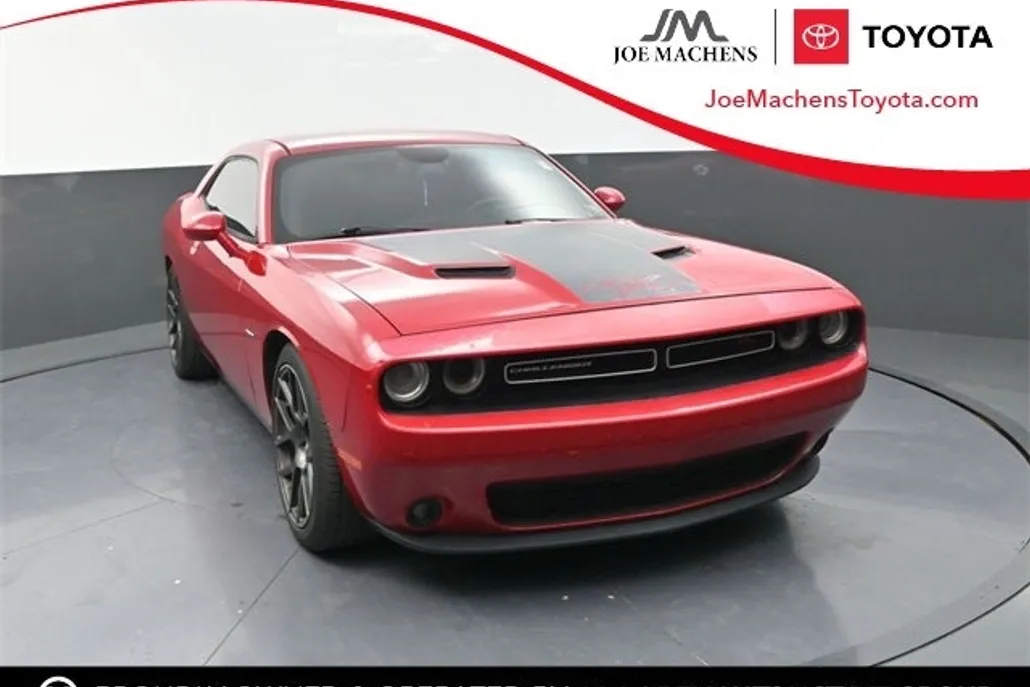 2016 Dodge Challenger SXT Plus photo 1