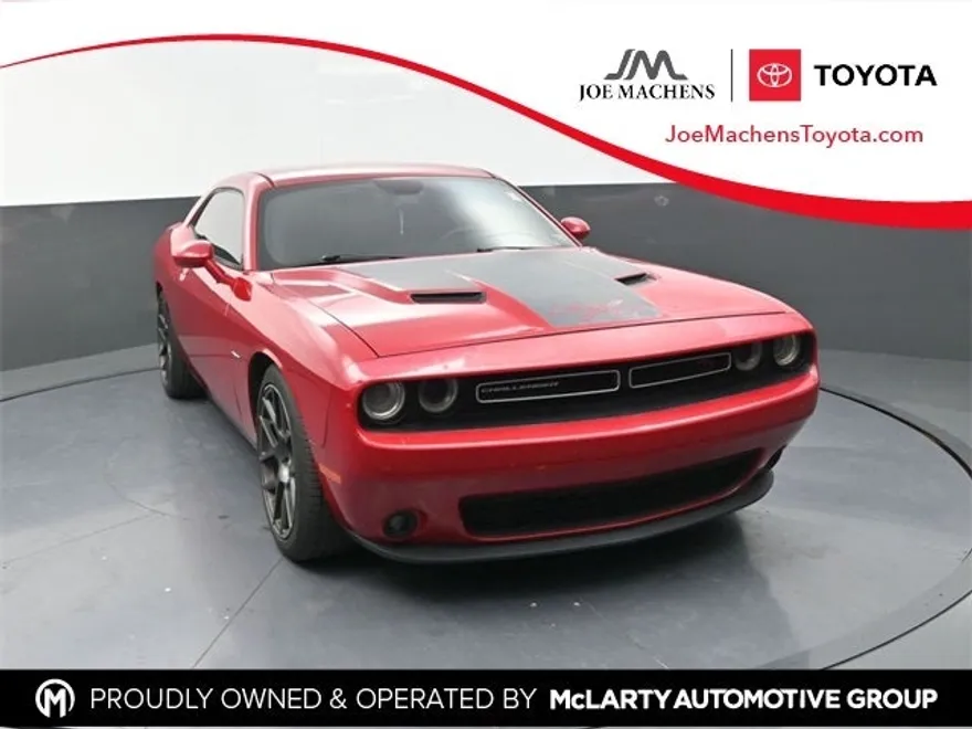 2016 Dodge Challenger SXT Plus photo 1