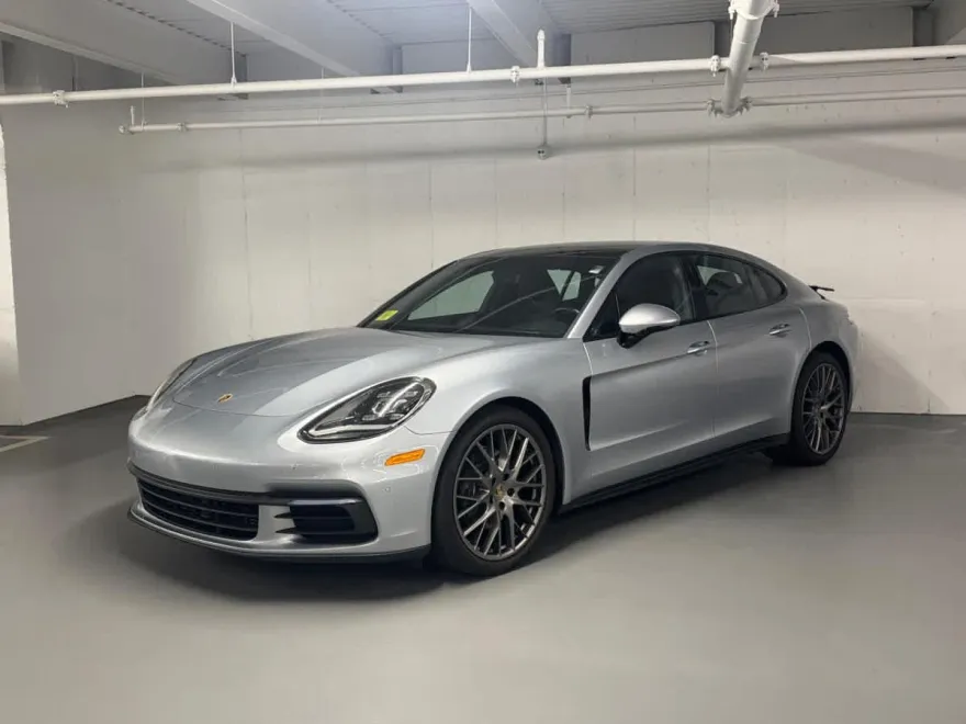 2019 Porsche Panamera 4 photo 1