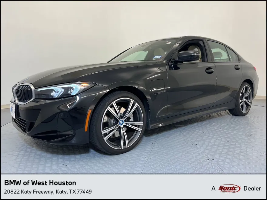 2023 Bmw 330e Sedan photo 1