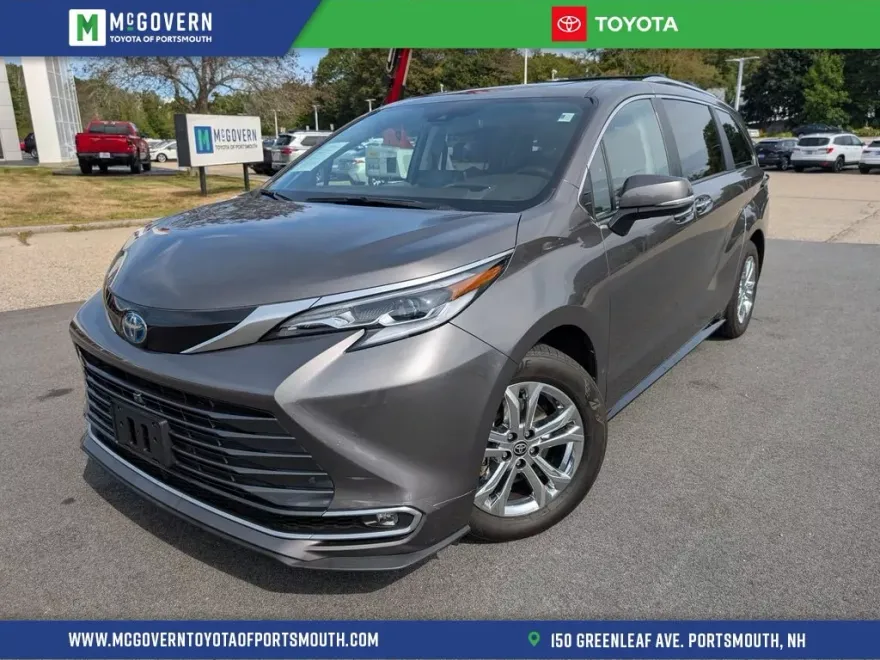 2022 Toyota Sienna Platinum photo 1