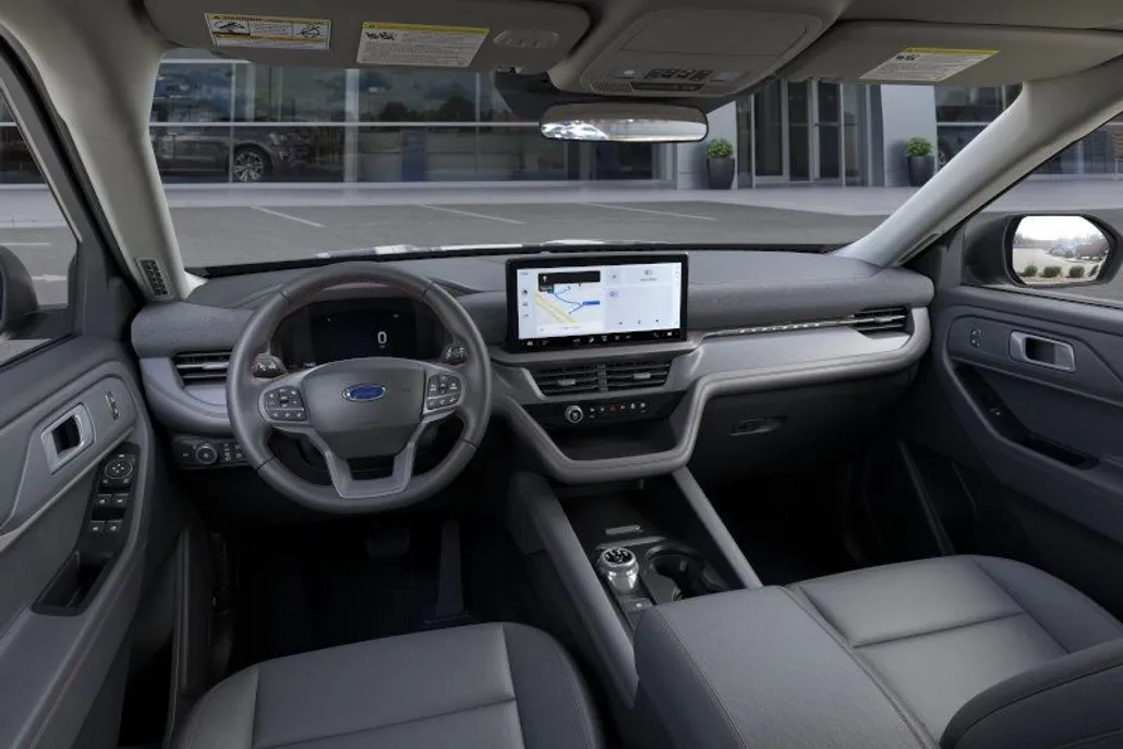 2025 Ford Explorer photo 1
