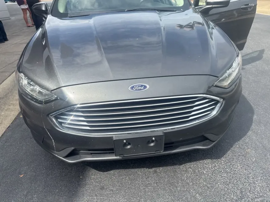 2020 Ford Fusion SE photo 1