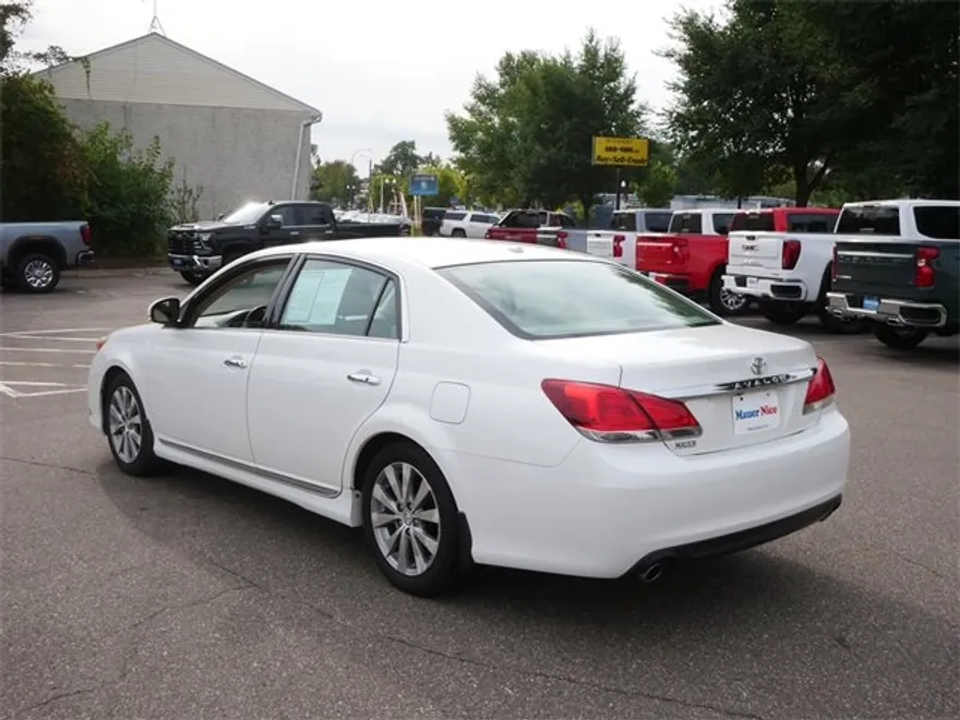 2011 Toyota Avalon photo 1