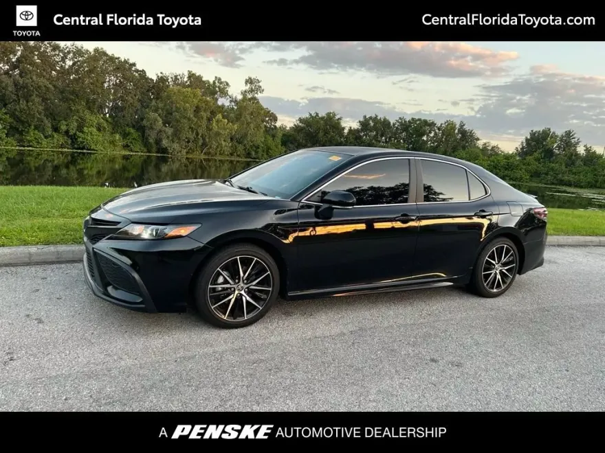 2023 Toyota Camry SE photo 1
