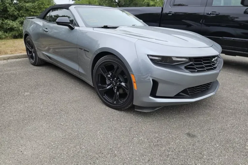2024 Chevrolet Camaro 1LT photo 1