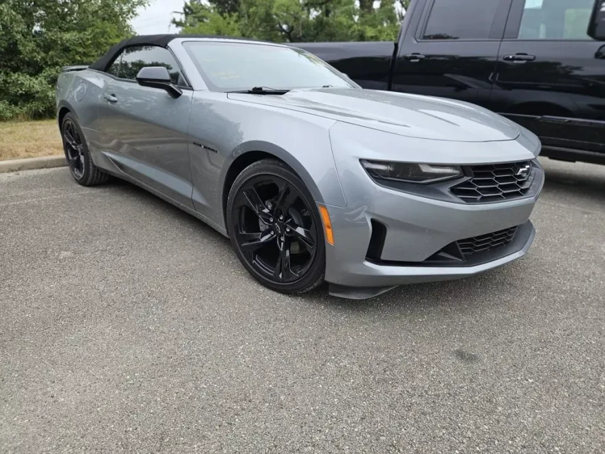 2024 Chevrolet Camaro 1LT photo 1