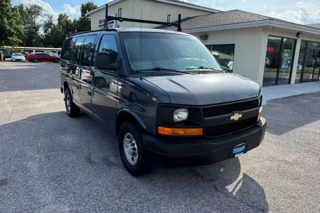 2016 Chevrolet Express 3500 Cargo Van photo 1