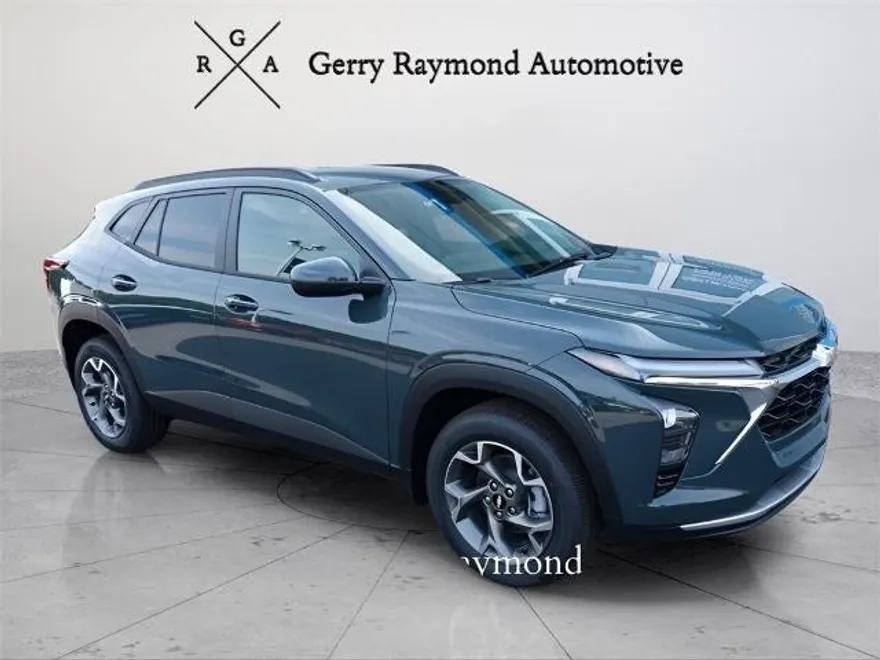2025 Chevrolet Trax LT photo 1