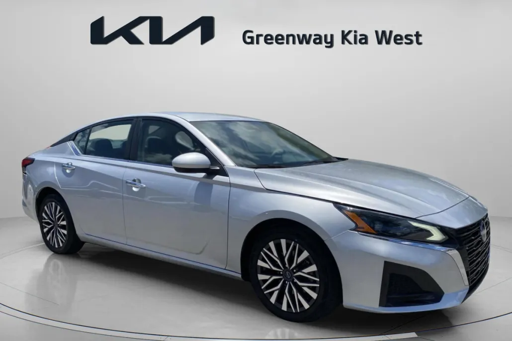 2023 Nissan Altima 2.5 SV photo 1