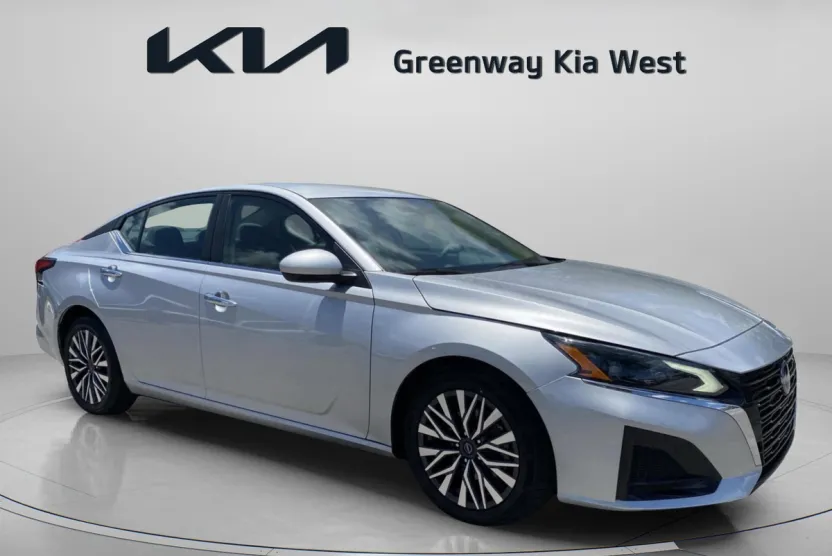 2023 Nissan Altima 2.5 SV photo 1
