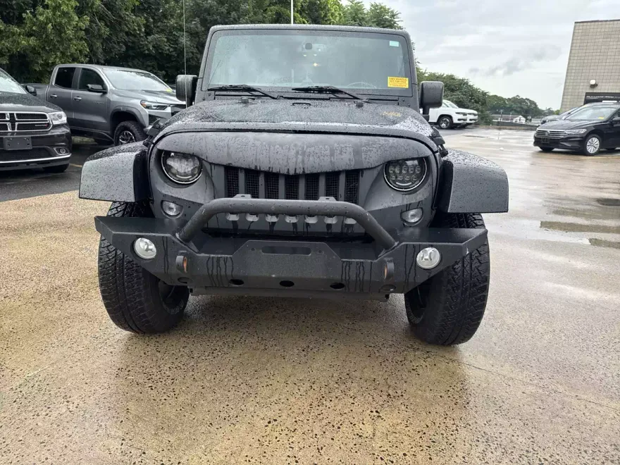 2016 Jeep Wrangler Unlimited Sahara photo 1