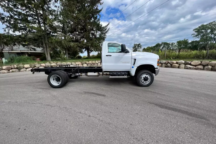 2024 Chevrolet Silverado 5500HD Work Truck photo 1