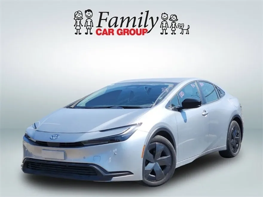 2024 Toyota Prius LE photo 1