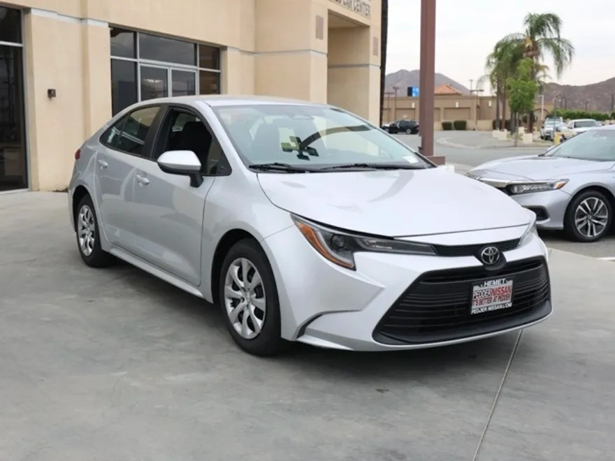 2024 Toyota Corolla LE photo 1