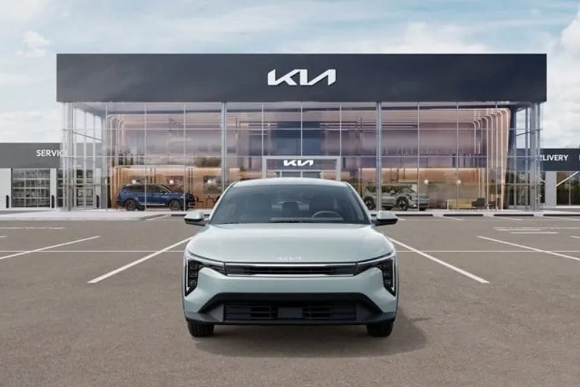 2025 Kia K4 LXS photo 1