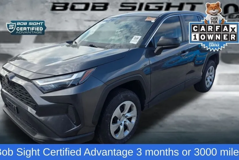 2023 Toyota RAV4 LE photo 1