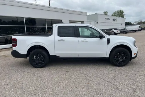 2025 Ford Maverick Lariat photo 1