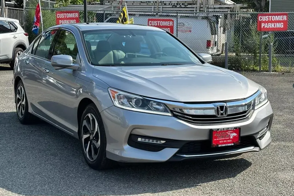 2017 Honda Accord EX-L V6 photo 1