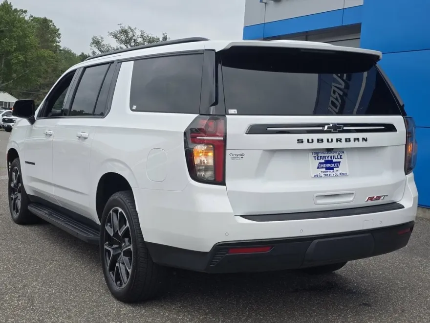 2023 Chevrolet Suburban RST photo 1