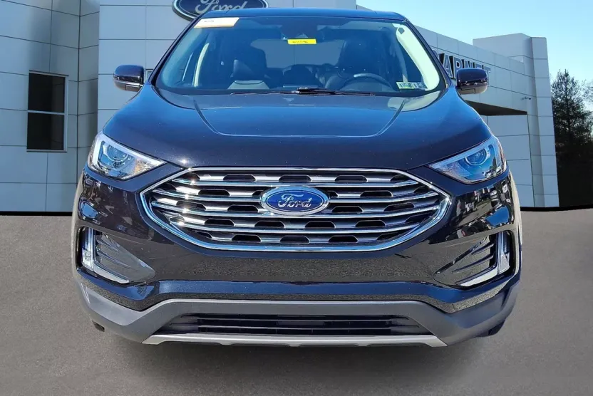 2022 Ford Edge SEL photo 1
