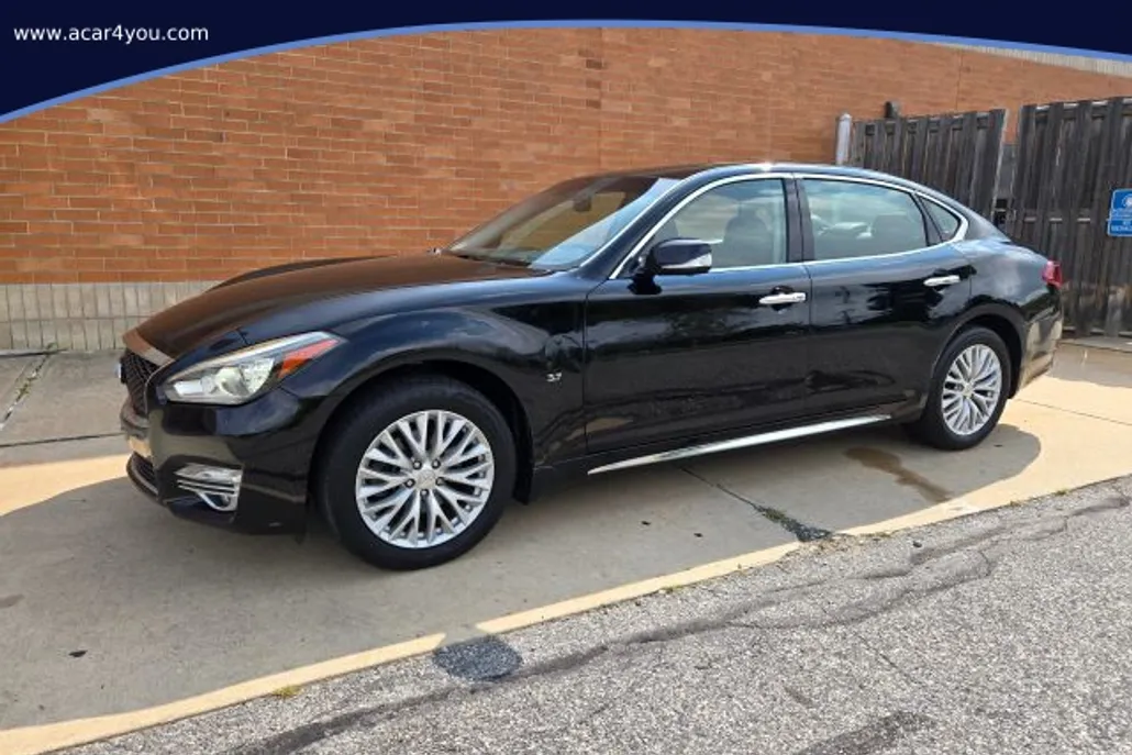 2015 Infiniti Q70 3.7 photo 1