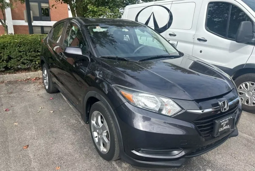 2017 Honda HR-V LX photo 1
