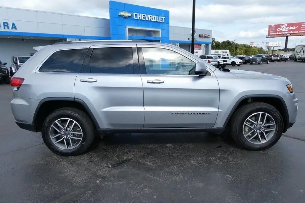 2020 Jeep Grand Cherokee Laredo E photo 1