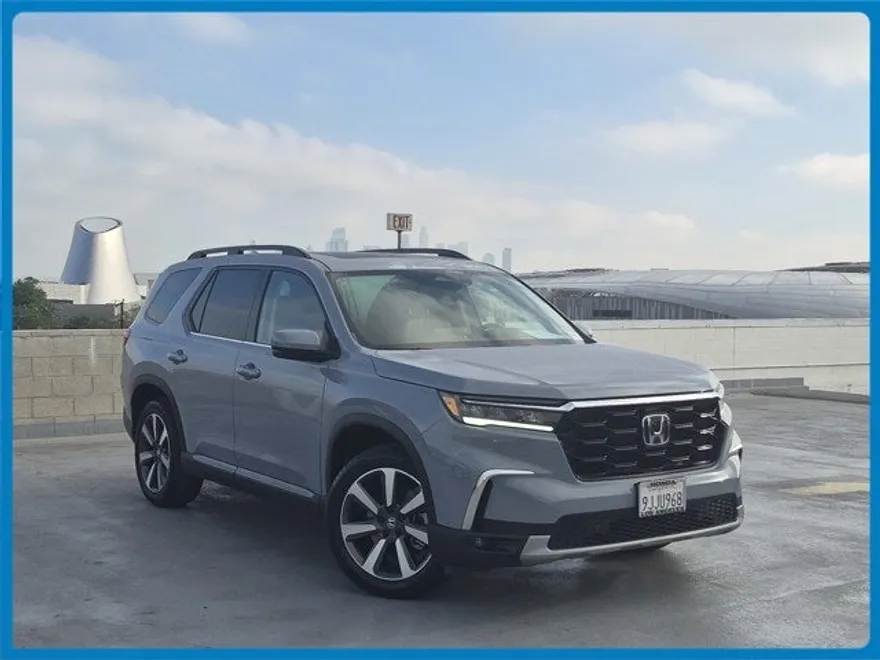 2024 Honda Pilot Touring photo 1