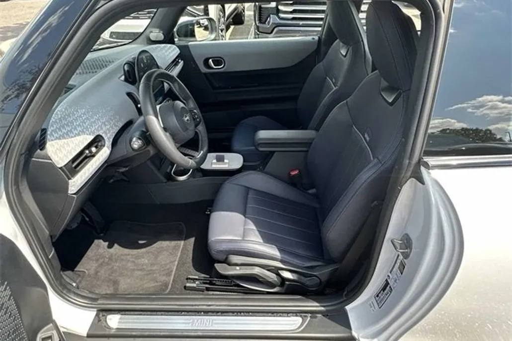2025 Mini Cooper 2 Door Hardtop photo 1