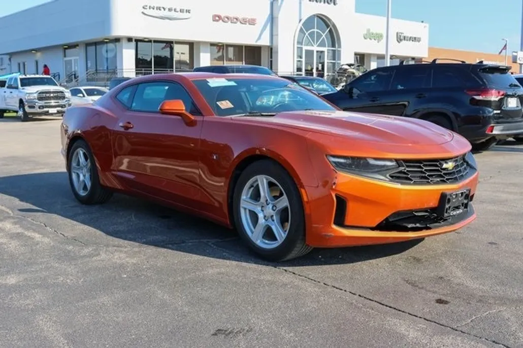 2023 Chevrolet Camaro 1LT photo 1