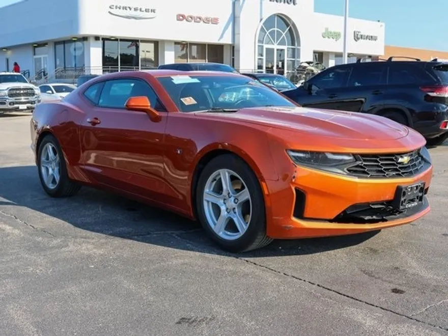 2023 Chevrolet Camaro 1LT photo 1