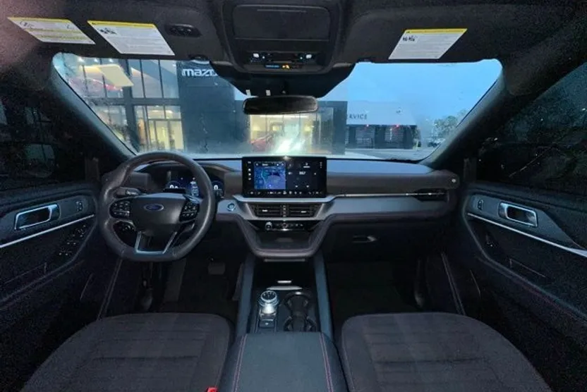 2025 Ford Explorer ST-Line photo 1