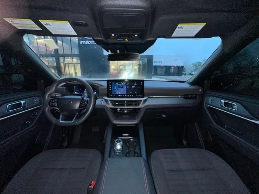 2025 Ford Explorer ST-Line photo 1
