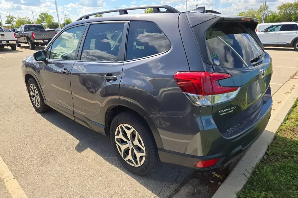 2022 Subaru Forester Premium photo 1