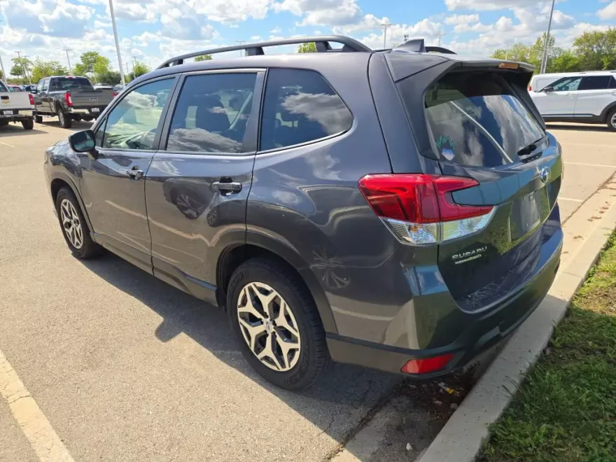 2022 Subaru Forester Premium photo 1