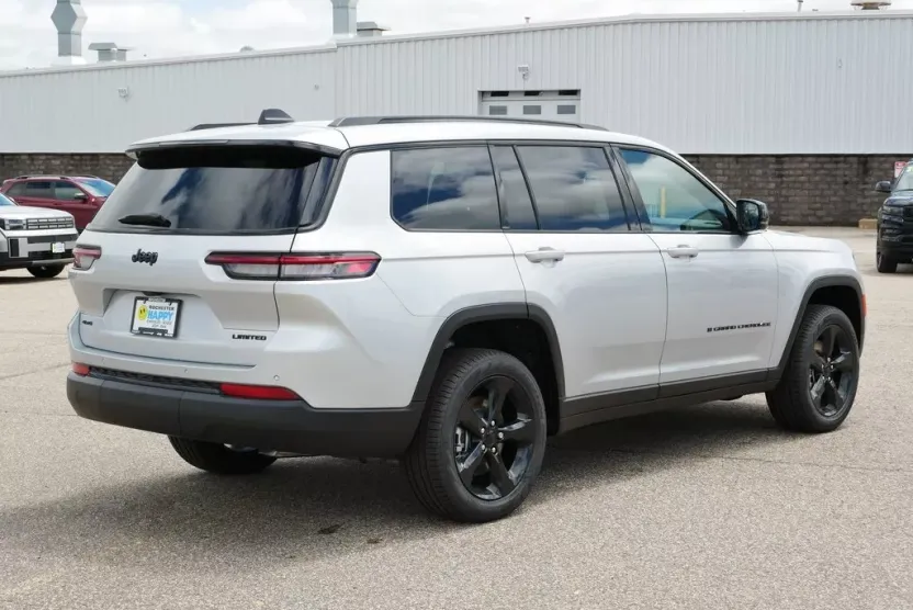 2025 Jeep Grand Cherokee Limited photo 1