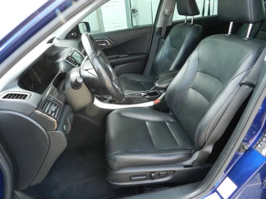 2017 Honda Accord Hybrid EX-L photo 1