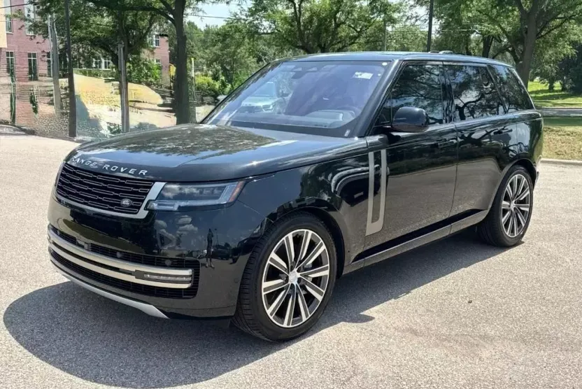 2023 Land Rover Range Rover SE photo 1