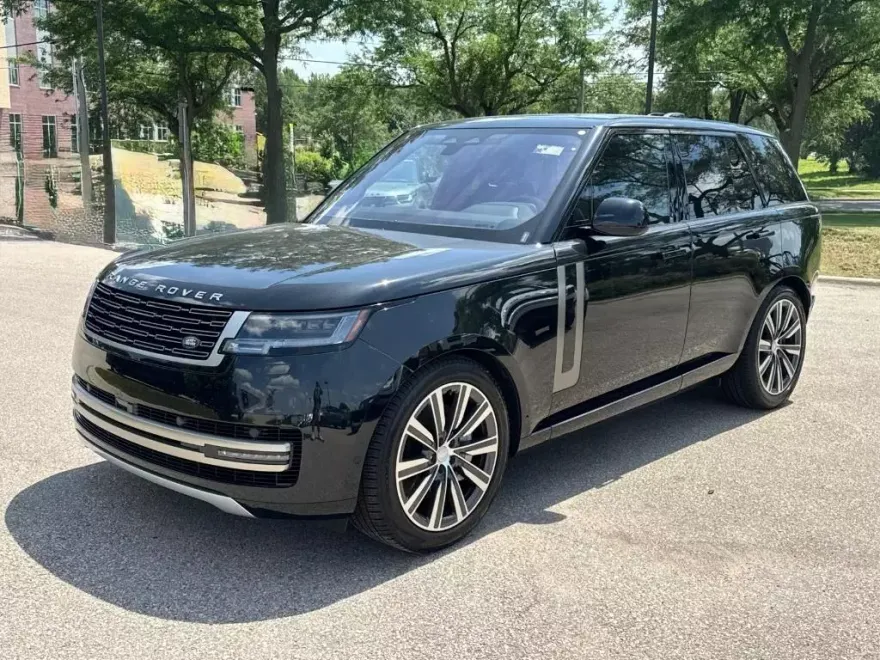 2023 Land Rover Range Rover SE photo 1