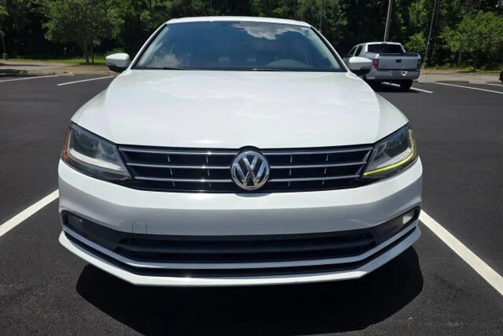 2018 Volkswagen Jetta 1.8T SEL photo 1