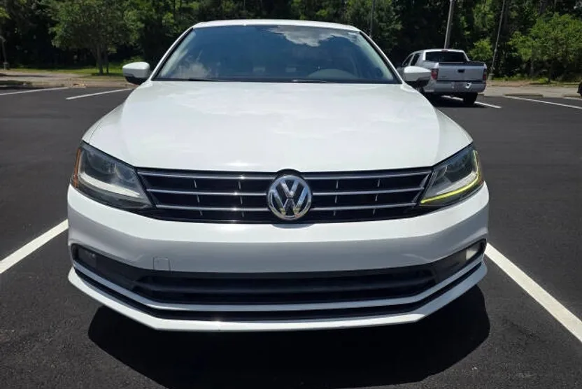 2018 Volkswagen Jetta 1.8T SEL photo 1