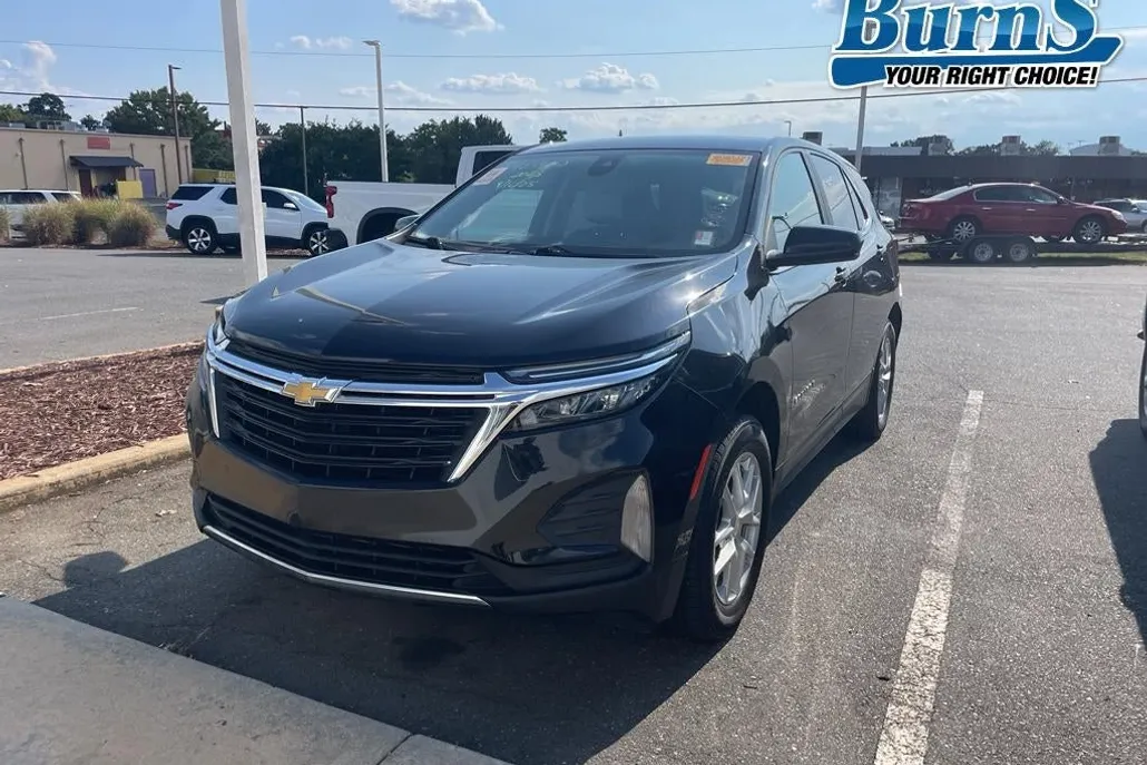 2023 Chevrolet Equinox LT photo 1