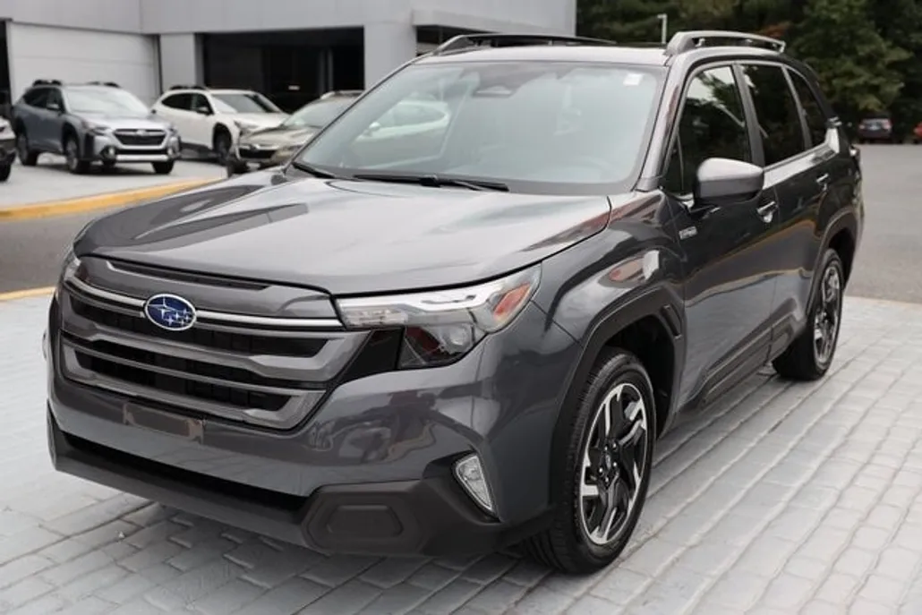 2025 Subaru Forester Premium photo 1