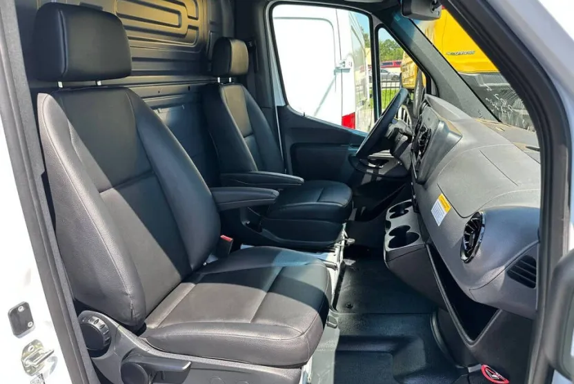 2025 Mercedes Benz Sprinter 2500 photo 1