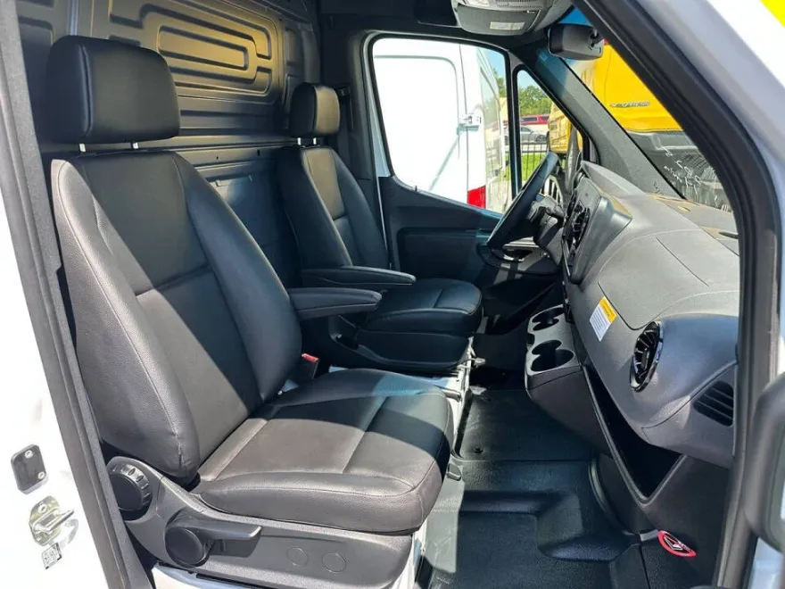 2025 Mercedes Benz Sprinter 2500 photo 1
