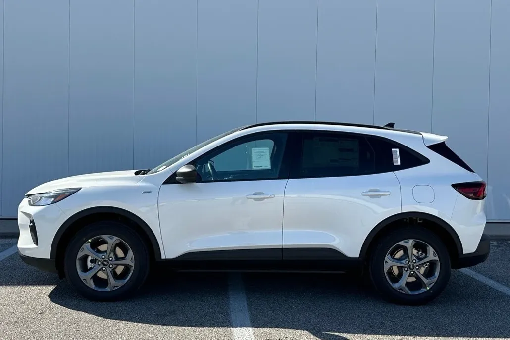 2026 Ford Escape ST-Line photo 1