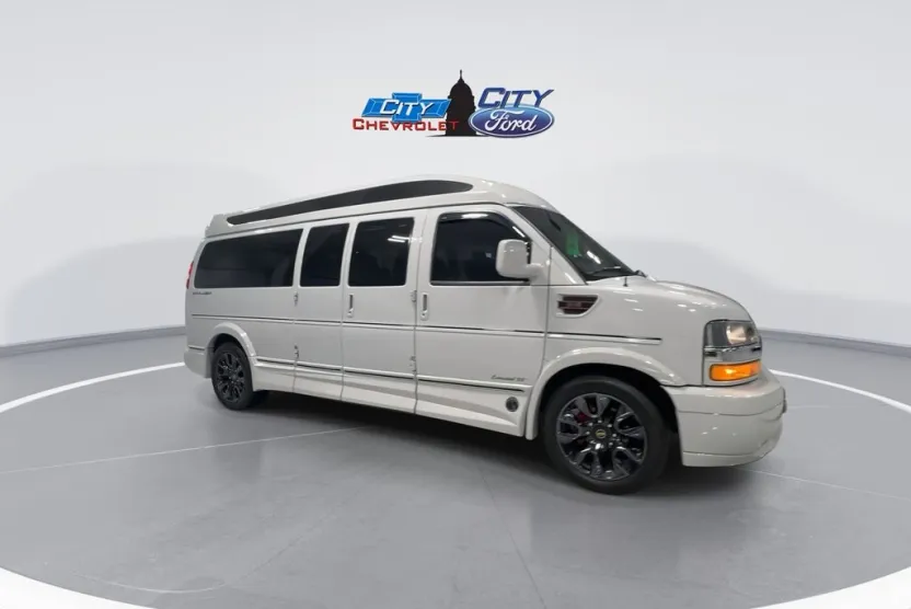 2023 Chevrolet Express 2500 Work Cargo Van photo 1