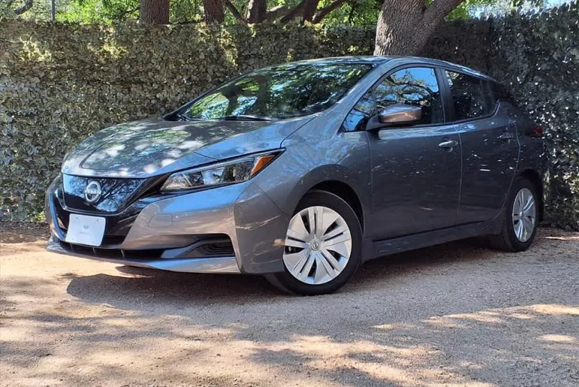 2023 Nissan Leaf S photo 1